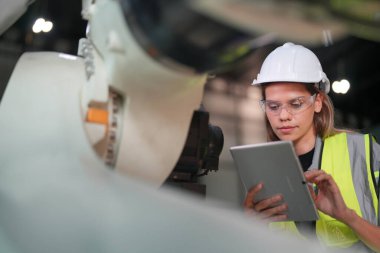 Robotik Silah Mühendisi Yapay Zeka, Programlama Geliştirme Teknolojisi yazılımı ile ekipmanları kontrol ediyor