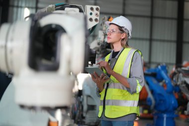 Robotik Silah Mühendisi Yapay Zeka, Programlama Geliştirme Teknolojisi yazılımı ile ekipmanları kontrol ediyor