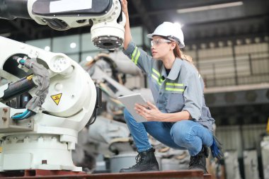 Robotik Silah Mühendisi Yapay Zeka, Programlama Geliştirme Teknolojisi yazılımı ile ekipmanları kontrol ediyor