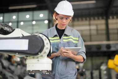 Robotik Silah Mühendisi Yapay Zeka, Programlama Geliştirme Teknolojisi yazılımı ile cihazları kontrol et