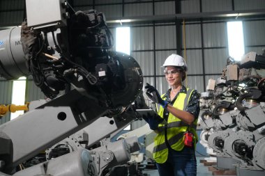 Robotik Silah Mühendisi Yapay Zeka, Programlama Geliştirme Teknolojisi yazılımı ile ekipmanları kontrol ediyor