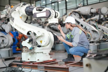 Robotik Silah Mühendisi Yapay Zeka, Programlama Geliştirme Teknolojisi yazılımı ile cihazları kontrol et