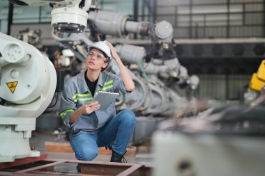 Robotik Silah Mühendisi Yapay Zeka, Programlama Geliştirme Teknolojisi yazılımı ile cihazları kontrol et