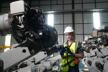 Robotik Silah Mühendisi Yapay Zeka, Programlama Geliştirme Teknolojisi yazılımı ile cihazları kontrol et