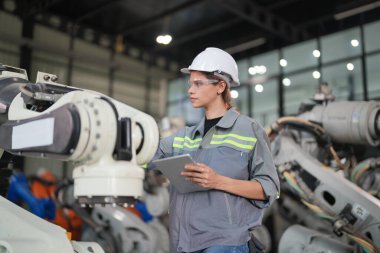 Robotik Silah Mühendisi Yapay Zeka, Programlama Geliştirme Teknolojisi yazılımı ile cihazları kontrol et