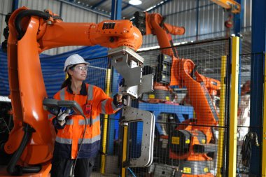 Robotik Silah Mühendisi, Yapay Zeka Bilgisayar İşlemcisi Birimi yazılımı ile ekipmanlarını kontrol et.