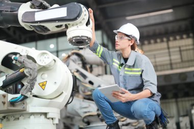 Robotik Silah Mühendisi Yapay Zeka, Programlama Geliştirme Teknolojisi yazılımı ile cihazları kontrol et