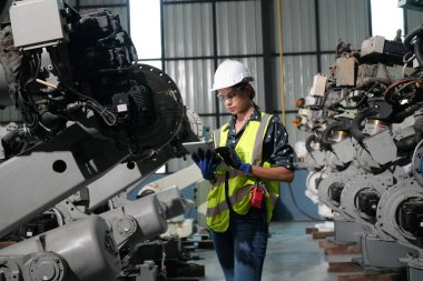 Robotik Silah Mühendisi Yapay Zeka, Programlama Geliştirme Teknolojisi yazılımı ile cihazları kontrol et