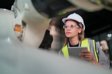 Robotik Silah Mühendisi Yapay Zeka, Programlama Geliştirme Teknolojisi yazılımı ile ekipmanları kontrol ediyor