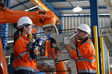 Robotik Silah Mühendisleri, bir Yapay Zeka Bilgisayar İşlemcisi Birimi yazılımı ile ekipmanları kontrol ediyor