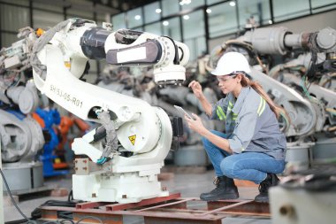 Robotik Silah Mühendisi Yapay Zeka, Programlama Geliştirme Teknolojisi yazılımı ile ekipmanları kontrol ediyor