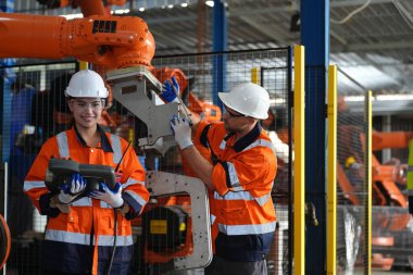 Robotik Silah Mühendisleri, bir Yapay Zeka Bilgisayar İşlemcisi Birimi yazılımı ile ekipmanları kontrol ediyor