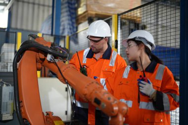 Robotik Silah Mühendisleri, bir Yapay Zeka Bilgisayar İşlemcisi Birimi yazılımı ile ekipmanları kontrol ediyor