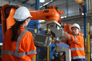 Robotik Silah Mühendisleri, bir Yapay Zeka Bilgisayar İşlemcisi Birimi yazılımı ile ekipmanları kontrol ediyor