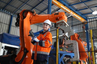 Robotik Silah Mühendisi, Yapay Zeka Bilgisayar İşlemcisi Birimi yazılımı ile ekipmanlarını kontrol et.