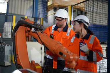 Robotik Silah Mühendisleri, bir Yapay Zeka Bilgisayar İşlemcisi Birimi yazılımı ile ekipmanları kontrol ediyor