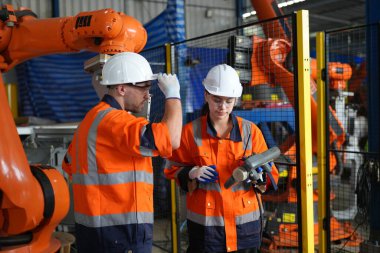 Robotik Silah Mühendisleri, bir Yapay Zeka Bilgisayar İşlemcisi Birimi yazılımı ile ekipmanları kontrol ediyor