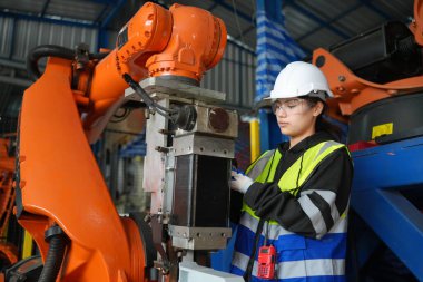 Robotik Silah Mühendisi, Yapay Zeka Bilgisayar İşlemcisi Birimi yazılımı ile ekipmanlarını kontrol et.