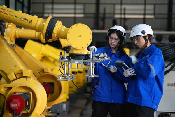 Robotics Engineers Working Maintenance Robotic Arm Factory Warehouse Business Technology — Stock Photo, Image
