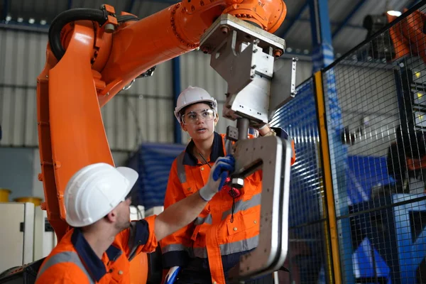 Robotik Silah Mühendisi, Yapay Zeka Bilgisayar İşlemcisi Birimi yazılımı ile ekipmanlarını kontrol et.