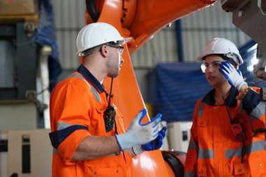 Robot Silah Mühendisleri Yapay Zeka Bilgisayar İşlemci Birimi ekipmanlarını kontrol ediyor