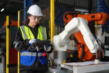 Robotik Silah Mühendisi, Yapay Zeka Bilgisayar İşlemcisi Birimi yazılımı ile ekipmanlarını kontrol et.