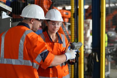 Robotik Silah Mühendisleri, bir Yapay Zeka Bilgisayar İşlemcisi Birimi yazılımı ile ekipmanları kontrol ediyor