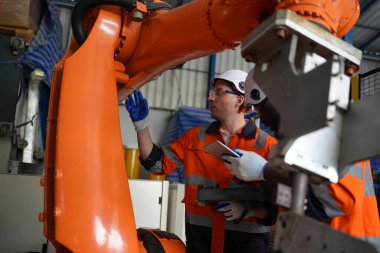 Robotik Silah Mühendisleri, bir Yapay Zeka Bilgisayar İşlemcisi Birimi yazılımı ile ekipmanları kontrol ediyor