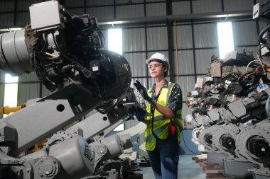 Robotik Silah Mühendisi Yapay Zeka, Programlama Geliştirme Teknolojisi yazılımı ile cihazları kontrol et