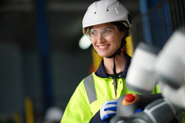 Robotik Silah Mühendisi, Yapay Zeka Bilgisayar İşlemcisi Birimi yazılımı ile ekipmanlarını kontrol et.