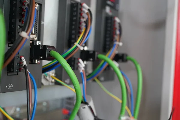 Primer Plano Monitor Ordenador Con Cables Impresos — Foto de Stock