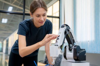 Endüstriyel fabrika çalışan metal İmalat sektöründe çalışan