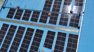 Güneş panelleri alternatif enerji.