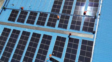 Güneş panelleri alternatif enerji.