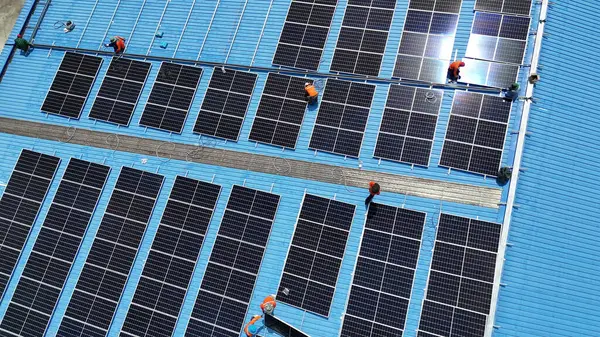 Güneş panelleri alternatif enerji.