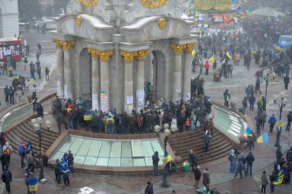 Nagy Tömeg Tiltakozik Sátorváros Majdan Nezalezhnosti Téren Heves Havazás Méltóság — Stock Fotó