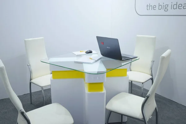 Empty Negotiation Room Laptop Asus Modern Chairs Table October 2021 — Stock Photo, Image