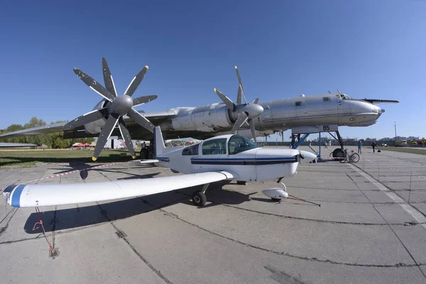 Транспортні Літаки Легкі Літаки Припарковані Парку Повітряного Шоу — стокове фото