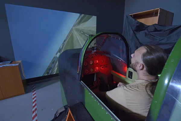 Young Man Learning Fly Flight Simulator June 2019 Kyiv Ukraine — Stock Photo, Image