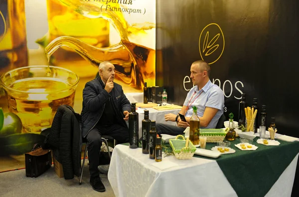 Бізнесмени Обідають Вітальні Вино Їжа Листопада 2019 Київ Україна — стокове фото