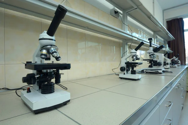 Microscópios Para Estudar Laboratório Escola — Fotografia de Stock