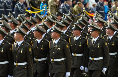 Ukrayna Bağımsızlık Günü 'ne adanmış askeri geçit töreninde meydanda yürüyen askerler. 24 Ağustos 2017. Kiev, Ukrayna