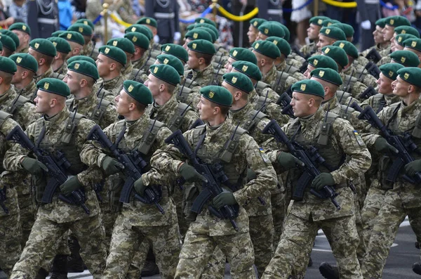 Guardas Fronteira Marchando Uma Praça Durante Desfile Militar Dedicado Dia — Fotografia de Stock