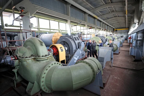 水泵和发动机设置在Rosa 300浮动泵站大厅 它为基辅提供饮用水 2018年5月5日 Oseschina Ukraine — 图库照片