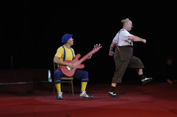 Веселые Смешные Клоуны Выступающие Ринге Национального Цирка Украины Июня 2015 — стоковое фото