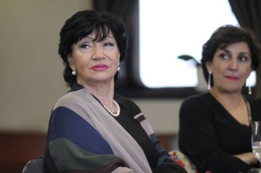 Gürcü şarkıcı Nani Bregvadze ve kızı Eka Mamaladze Bakkara Oteli 'nde basın toplantısı düzenliyorlar. 8 Mart 2016. Kyiv, Ukrayna