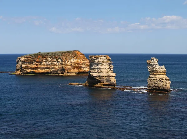 小さな岩の島と石灰岩 海岸の岩 ポートキャンベル国立公園 ビクトリア州 オーストラリア — ストック写真