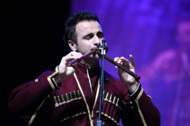 Ünlü Gürcü dans grubu Rustavi sanatçıları sahnede sahne alıyor. Kyiv 'deki konser. 8 Mart 2016. Kyiv, Ukrayna