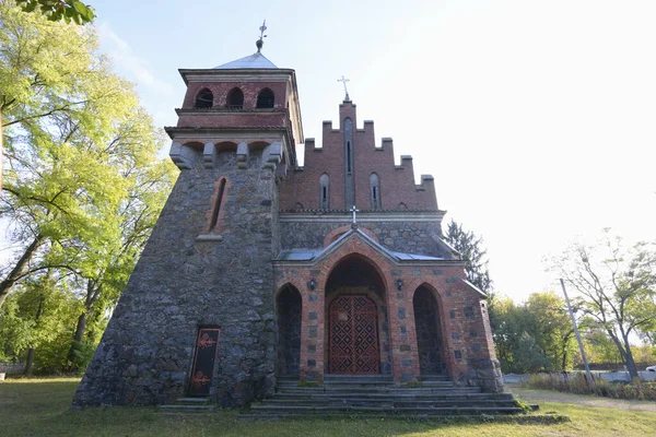 Saint Laire Katolik Kilisesi binası. Gorodivka Köyü, Ukrayna.