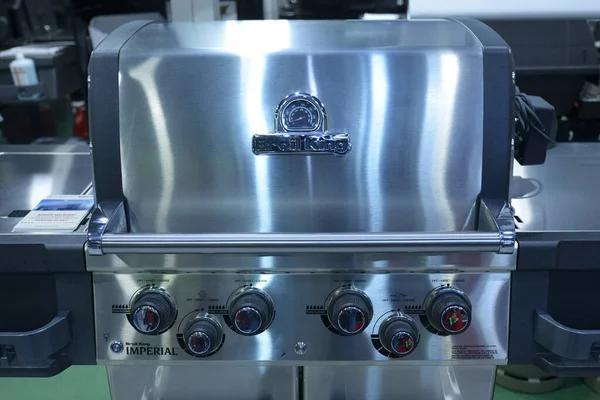 Izgara Kral 'ın yaptığı ızgara hazır. Dacha ve Sauna sergisi. 15 Mayıs 2021. Kyiv, Ukrayna